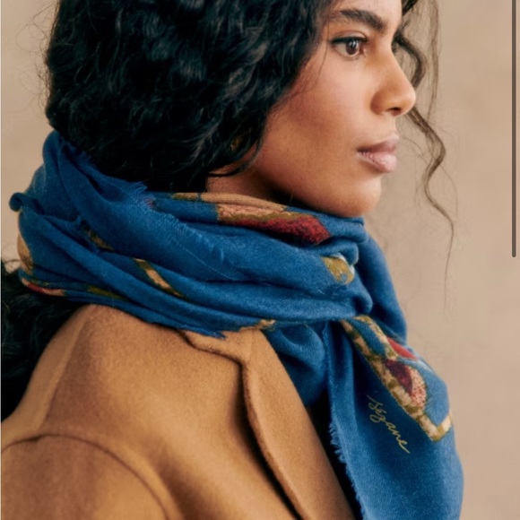 Sezane pio scarf. Blue merveille print. - Picture 2 of 7